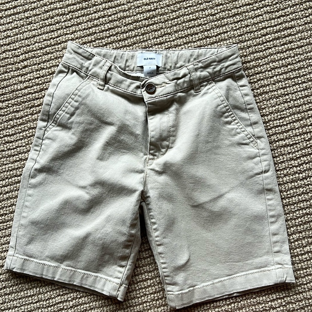 Boys Old Navy Khaki Shorts Size 7 with adjustable waist